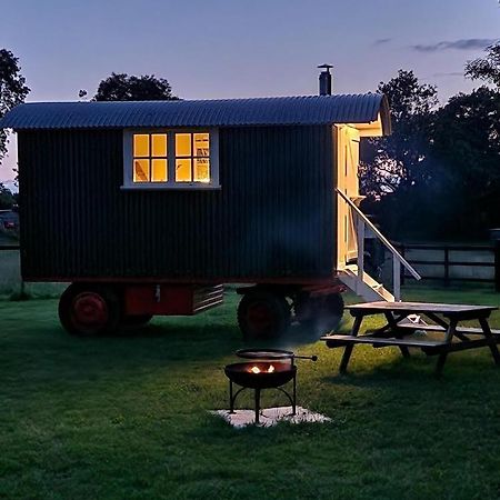 The Delkin Shepherds Huts Castle Combe Luaran gambar
