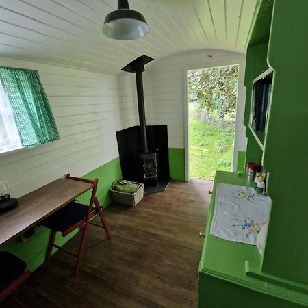 The Delkin Shepherds Huts Castle Combe Luaran gambar