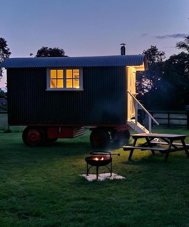 The Delkin Shepherds Huts Castle Combe Luaran gambar