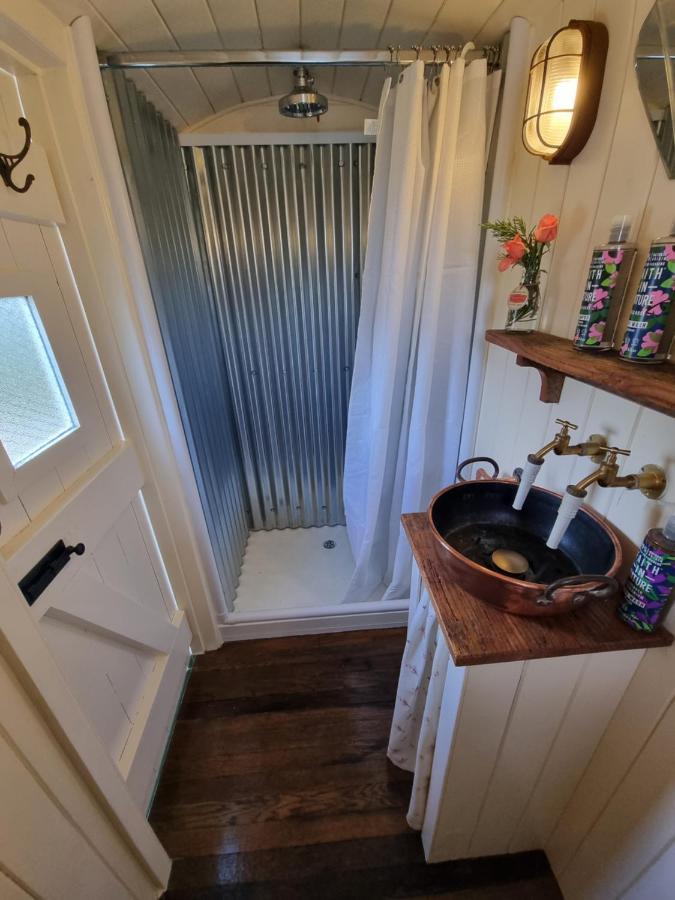 The Delkin Shepherds Huts Castle Combe Luaran gambar