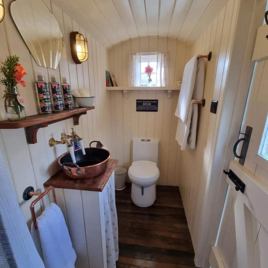 The Delkin Shepherds Huts Castle Combe Luaran gambar