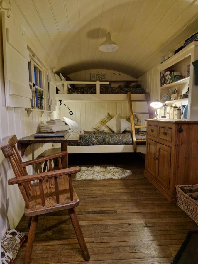 The Delkin Shepherds Huts Castle Combe Luaran gambar