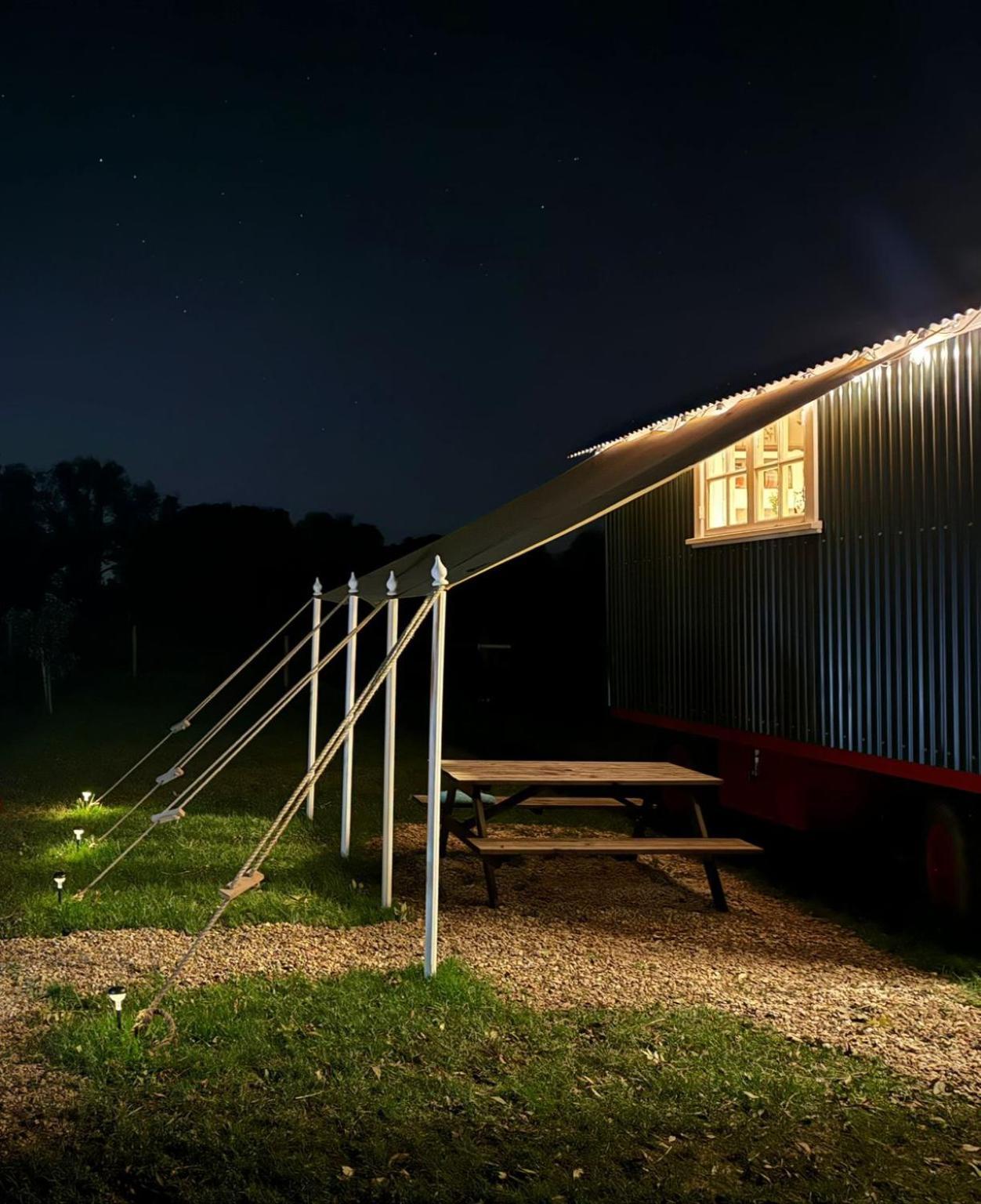 The Delkin Shepherds Huts Castle Combe Luaran gambar