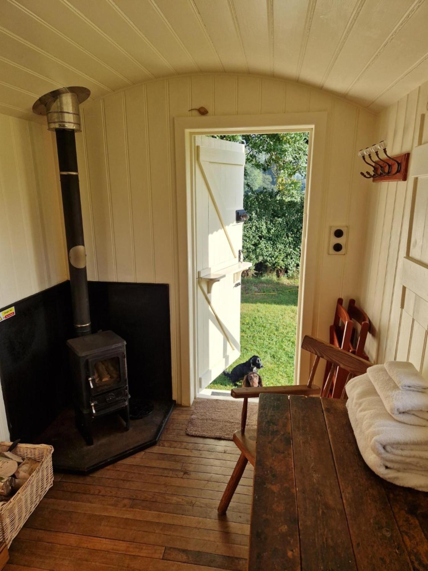 The Delkin Shepherds Huts Castle Combe Luaran gambar