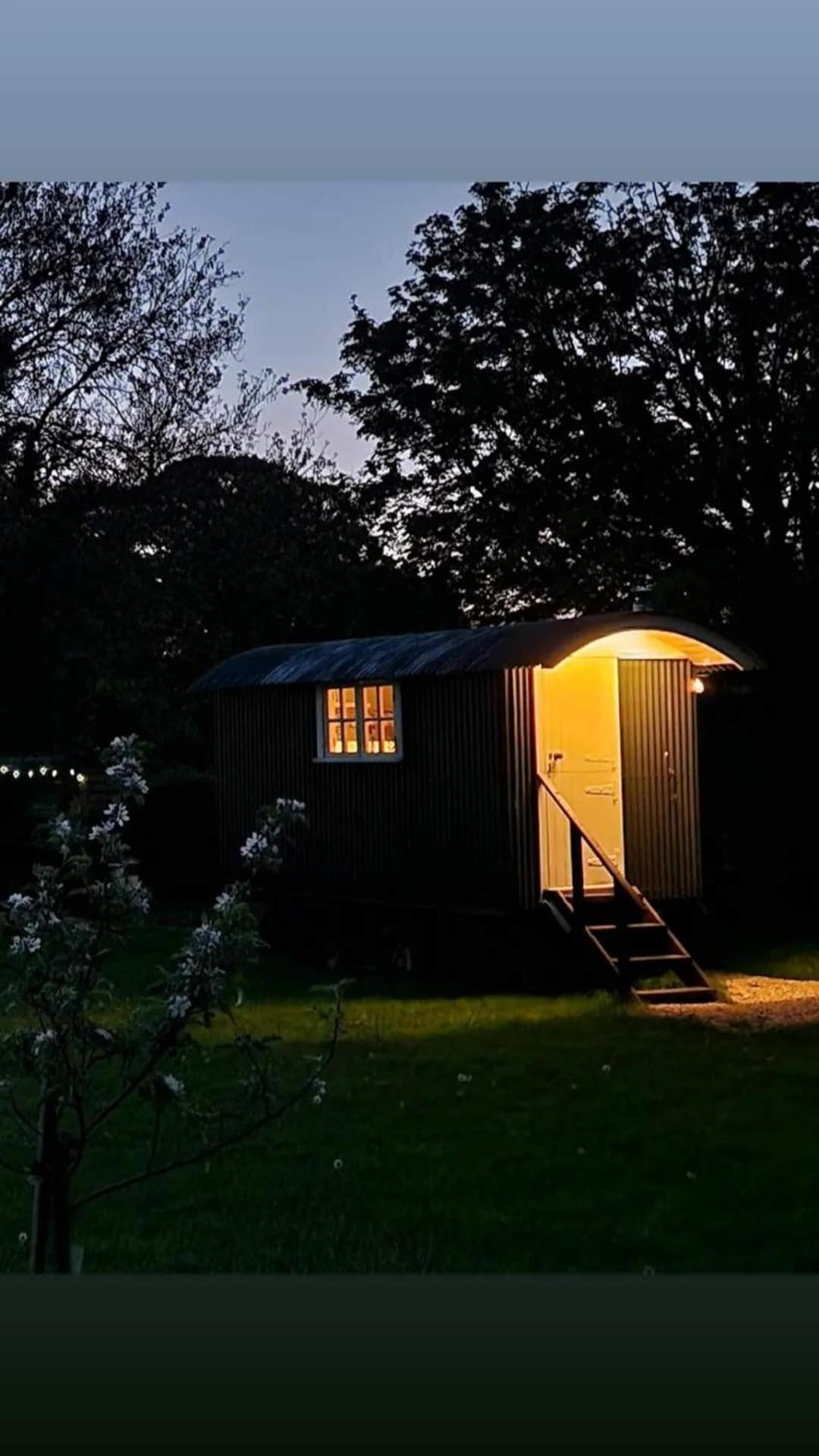 The Delkin Shepherds Huts Castle Combe Luaran gambar