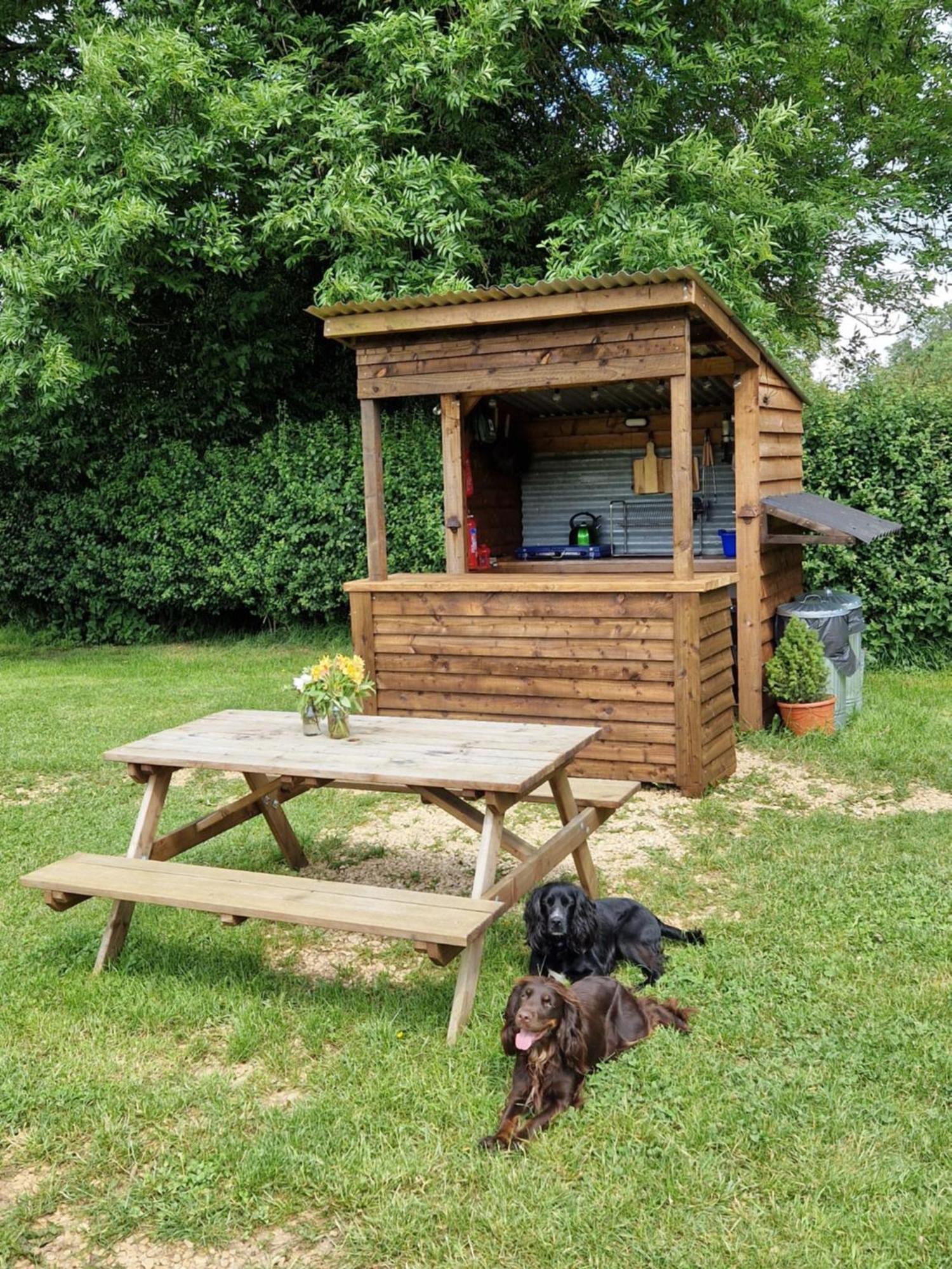 The Delkin Shepherds Huts Castle Combe Luaran gambar