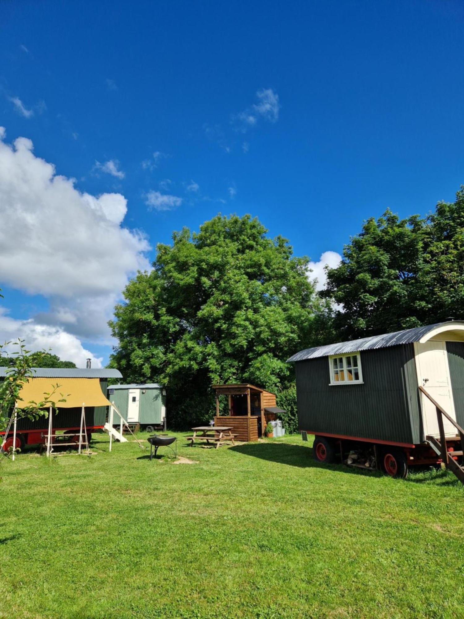 The Delkin Shepherds Huts Castle Combe Luaran gambar