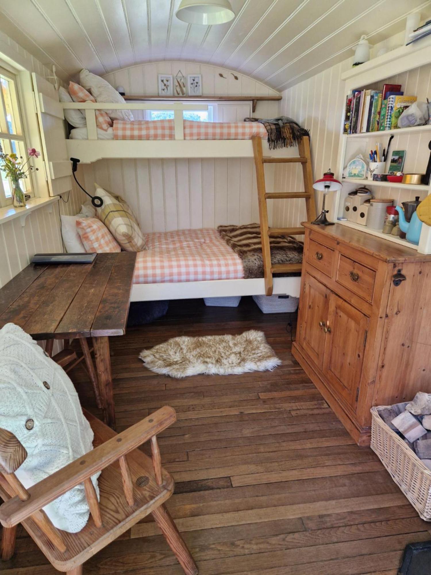The Delkin Shepherds Huts Castle Combe Luaran gambar