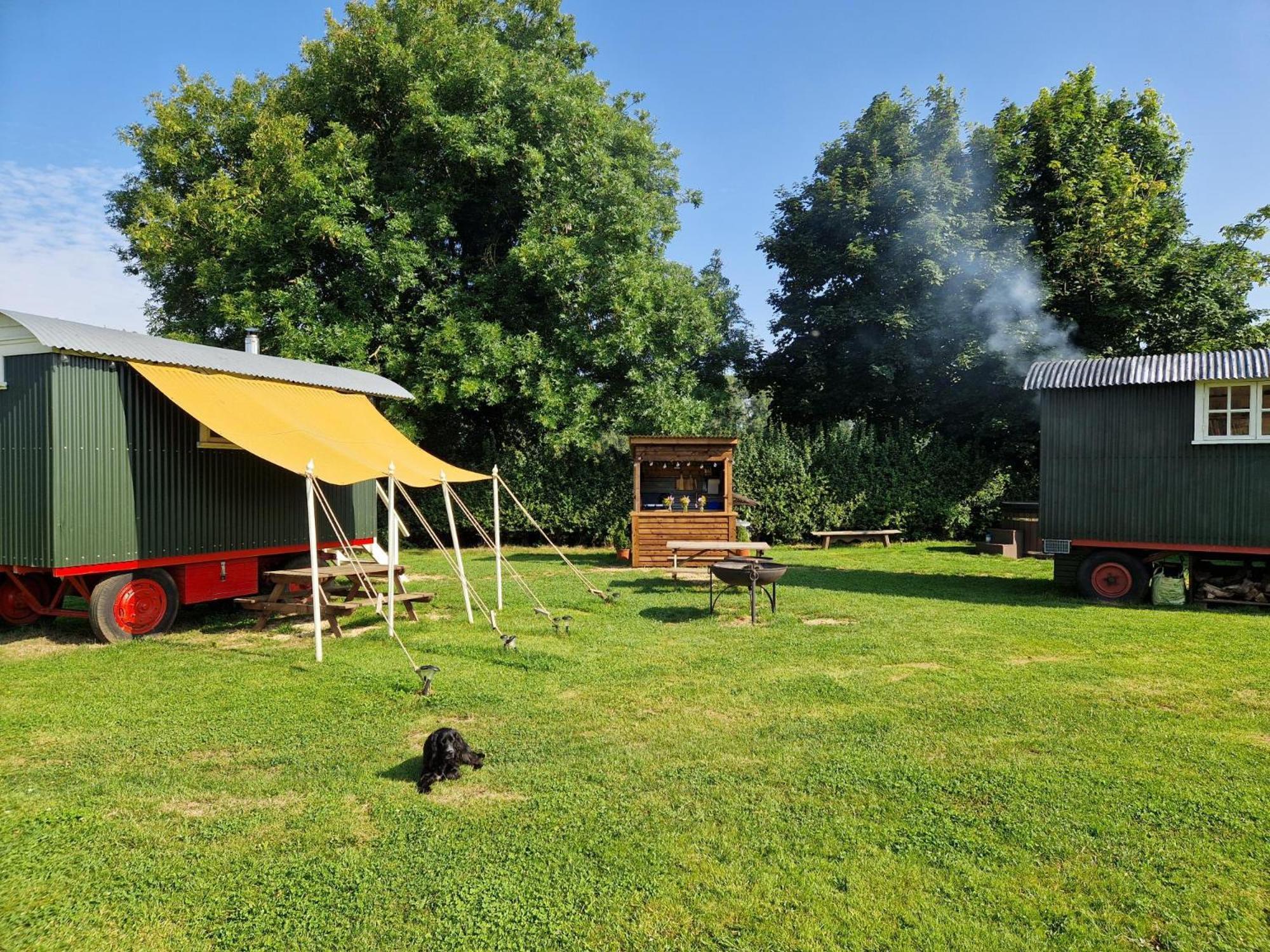 The Delkin Shepherds Huts Castle Combe Luaran gambar